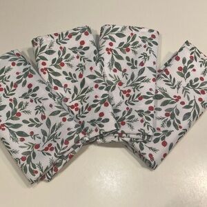 Set of 4 Arctic Holiday Christmas Holiday Holly Berry 17” Square Cloth Napkins